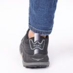 ⁦حذاء اي كان سبورت بأربطة للرجال لون أسود ونعل رمادي وأسود⁩ - الصورة ⁦6⁩