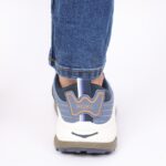 ⁦حذاء اي كان سبورت بأربطة للرجال لون أزرق ونعل أبيض وزيتي⁩ - الصورة ⁦4⁩