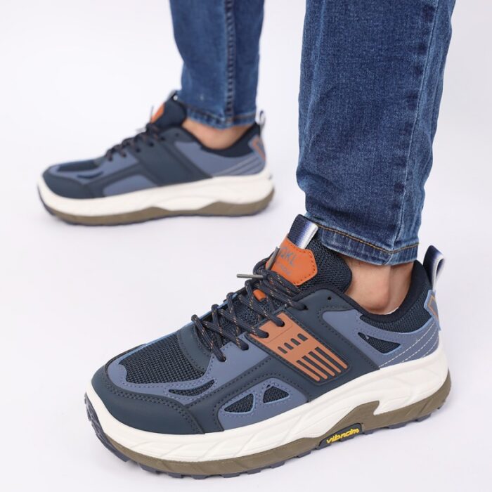 ⁦حذاء اي كان سبورت بأربطة للرجال لون أزرق ونعل أبيض وزيتي⁩ - الصورة ⁦6⁩