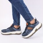 ⁦حذاء اي كان سبورت بأربطة للرجال لون أزرق ونعل أبيض وزيتي⁩ - الصورة ⁦7⁩