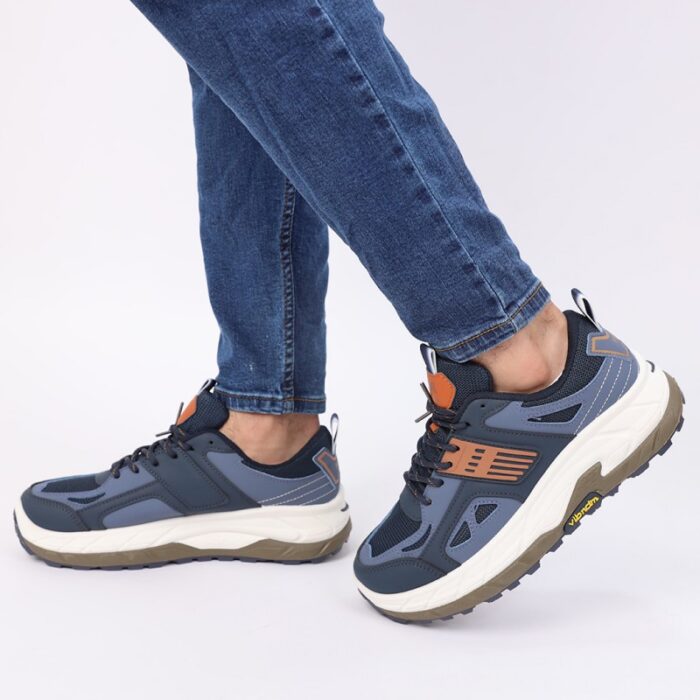 ⁦حذاء اي كان سبورت بأربطة للرجال لون أزرق ونعل أبيض وزيتي⁩ - الصورة ⁦7⁩