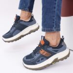 ⁦حذاء اي كان سبورت بأربطة للرجال لون أزرق ونعل أبيض وزيتي⁩ - الصورة ⁦8⁩