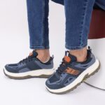 ⁦حذاء اي كان سبورت بأربطة للرجال لون أزرق ونعل أبيض وزيتي⁩ - الصورة ⁦9⁩