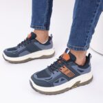 ⁦حذاء اي كان سبورت بأربطة للرجال لون أزرق ونعل أبيض وزيتي⁩ - الصورة ⁦10⁩