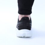 ⁦حذاء فاشن كاجوال نسيج للرجال لون أسود ونعل أبيض⁩ - الصورة ⁦7⁩