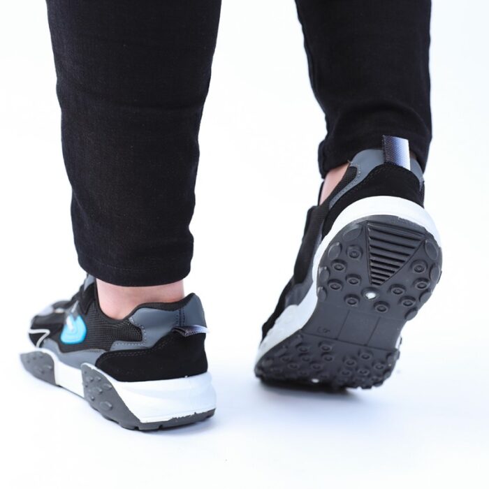 ⁦حذاء فاشن كاجوال جلد ونسيج للرجال لون أسود ونعل أبيض وأسود⁩ - الصورة ⁦3⁩