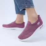 ⁦حذاء سبورت بدون أربطة للنساء لون نهدي ونعل أبيض⁩ - الصورة ⁦3⁩