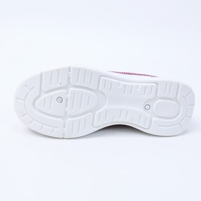 ⁦حذاء سبورت بدون أربطة للنساء لون نهدي ونعل أبيض⁩ - الصورة ⁦15⁩