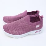 ⁦حذاء سبورت بدون أربطة للنساء لون نهدي ونعل أبيض⁩ - الصورة ⁦16⁩