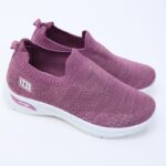 ⁦حذاء سبورت بدون أربطة للنساء لون نهدي ونعل أبيض⁩ - الصورة ⁦17⁩