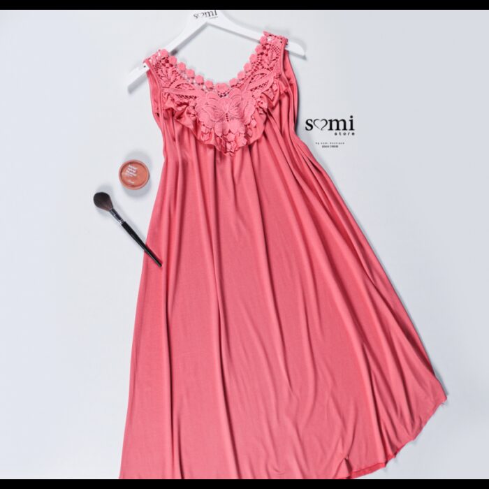 10332198_67db9e690eb3d فستان نوم بيتي حفر بتصميم مزخرف دانتيل للنساء لون زهري من Sami Boutique - الصورة 1