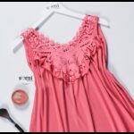 ⁦فستان نوم بيتي حفر بتصميم مزخرف دانتيل للنساء لون زهري من Sami Boutique⁩ - الصورة ⁦2⁩