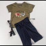 طقم تيشيرت وشورت بتصميم مع طباعة للأطفال لون زيتي وكحلي من Sami Boutique