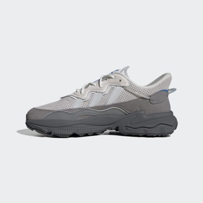 ⁦adidas Men's OZWEEGO TR Shoes - Grey - حذاء اديداس أوزويجو تي ار للرجال لون رمادي⁩ - الصورة ⁦5⁩
