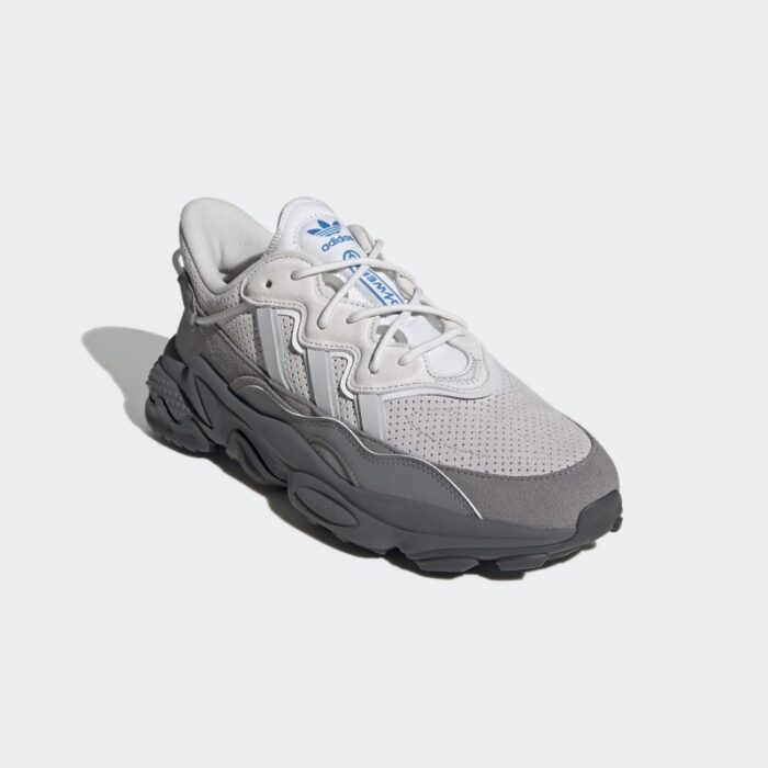 ⁦adidas Men's OZWEEGO TR Shoes - Grey - حذاء اديداس أوزويجو تي ار للرجال لون رمادي⁩ - الصورة ⁦6⁩