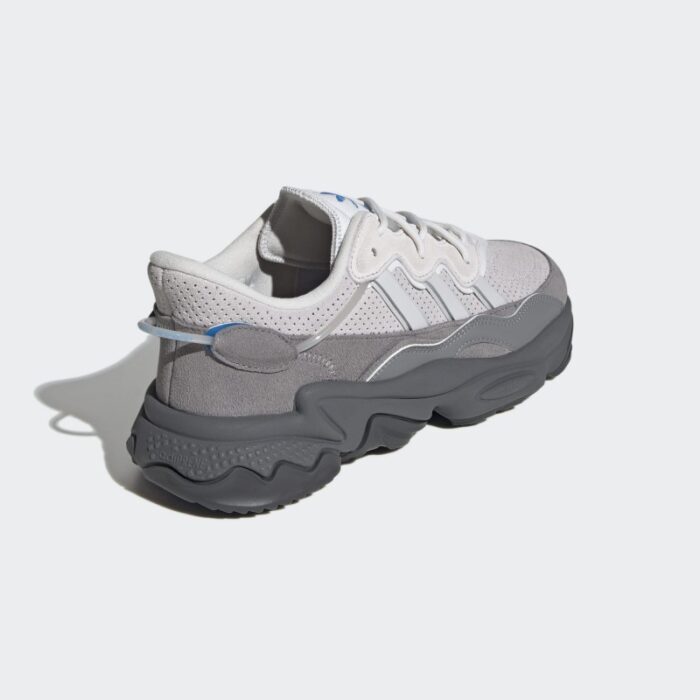 ⁦adidas Men's OZWEEGO TR Shoes - Grey - حذاء اديداس أوزويجو تي ار للرجال لون رمادي⁩ - الصورة ⁦7⁩