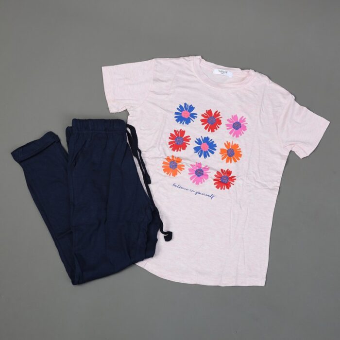 ⁦بجامة صيفية للأطفال لون زهري فاتح وكحلي بتصميم ورود⁩ - الصورة ⁦2⁩