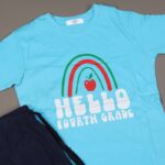 ⁦بجامة صيفية للأطفال لون أزرق فاتح وكحلي بتصميم تفاحة صغيرة⁩ - الصورة ⁦4⁩