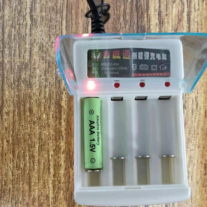 10332506_67db9f9cbc2b1 بطارية شحن عدد 4 حجم نص قلم (AAA 3000) مللي أمبير - الصورة 1