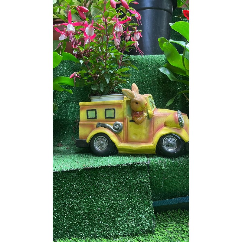 ⁦قوار سيارة الأرنب يضيء بالطاقة الشمسيه⁩ - الصورة ⁦1⁩