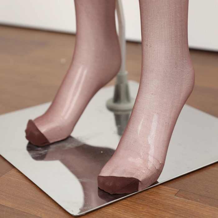 ⁦كلسات ستاتي ناعم للركبة مع لمعه لون بني⁩ - الصورة ⁦2⁩