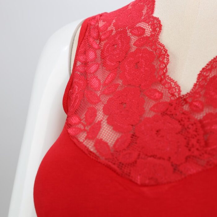 ⁦داخلي فانيلا شباح دانتيل بحمالات كتف عريضة للنساء لون أحمر⁩ - الصورة ⁦5⁩
