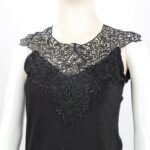 ⁦داخلي فانيلا دانتيل بحمالات كتف عريضة برخرفة دانتيل للنساء لون أسود⁩ - الصورة ⁦3⁩