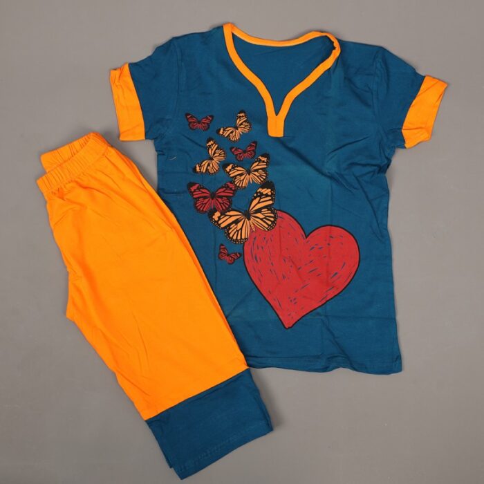 ⁦بجامة صيفية مكونة من تيشيرت وشورت للأطفال لون بترولي وبرتقالي⁩ - الصورة ⁦3⁩