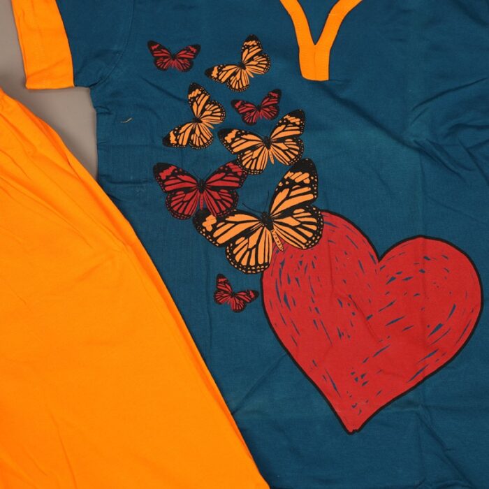 ⁦بجامة صيفية مكونة من تيشيرت وشورت للأطفال لون بترولي وبرتقالي⁩ - الصورة ⁦4⁩