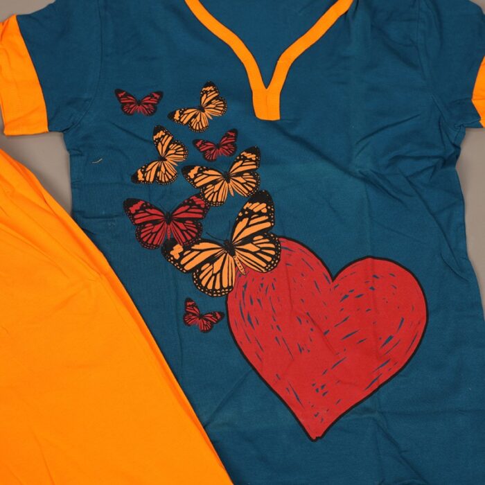 ⁦بجامة صيفية مكونة من تيشيرت وشورت للأطفال لون بترولي وبرتقالي⁩ - الصورة ⁦6⁩