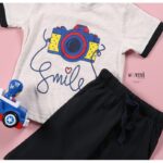 ⁦بجامة صيفية للأطفال تيشيرت وشورت لون بيج فاتح وأسود من Sami Boutique⁩ - الصورة ⁦3⁩