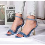 ⁦صندل جينز كعب مسمار 6 سم للنساء لون أزرق⁩ - الصورة ⁦3⁩