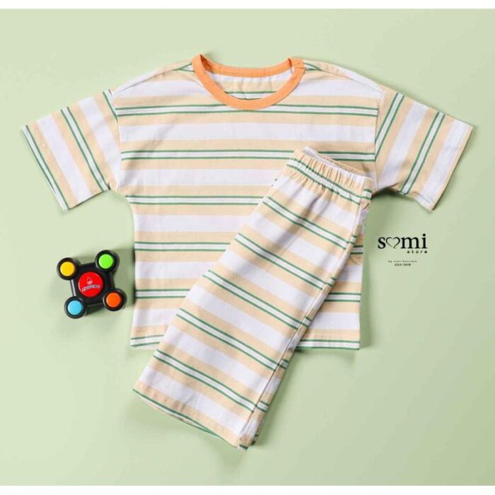 10333136_67dc4237a0db7 بجامة للأطفال شورت وتيشيرت مخططة بالعرض لون بيج وأخضر وأبيض من Sami boutique - الصورة 1