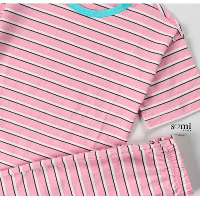 10333145_67dc4244c32ef بجامة للأطفال شورت وتيشيرت مخططة بالعرض لون زهري وأبيض وأسود من Sami boutique - الصورة 1