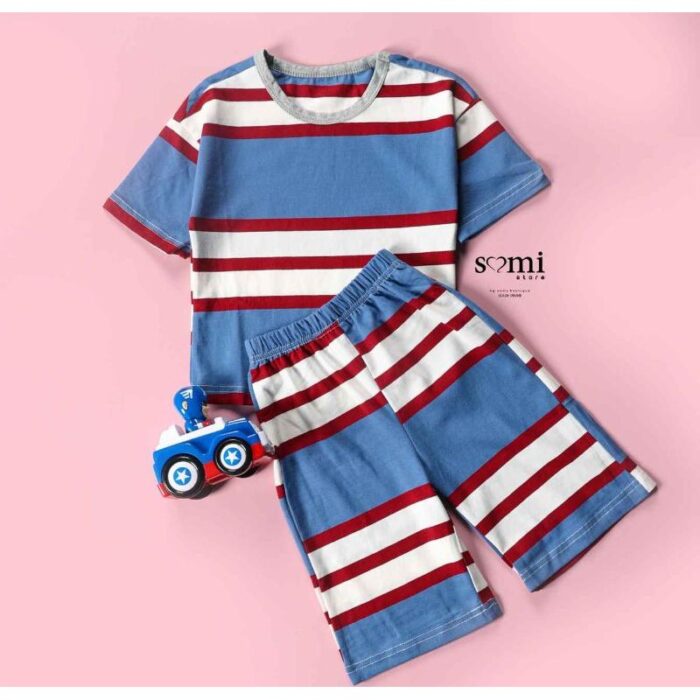 10333146_67dc4246cd2bf بجامة للأطفال شورت وتيشيرت مخططة بالعرض لون أبيض وخمري وأزرق من Sami boutique - الصورة 1