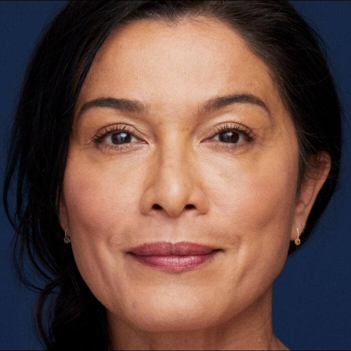 ⁦Double Wear Stay-in-place Makeup 4w1 Honey Bronze by ESTEE LAUDER 30ml - كريم أساس درجة عسل برونزي من إستي لودر 30 مل⁩ - الصورة ⁦3⁩