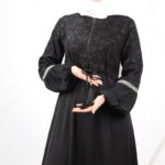 ⁦عباية بأكمام طويلة للنساء لون أسود⁩ - الصورة ⁦5⁩