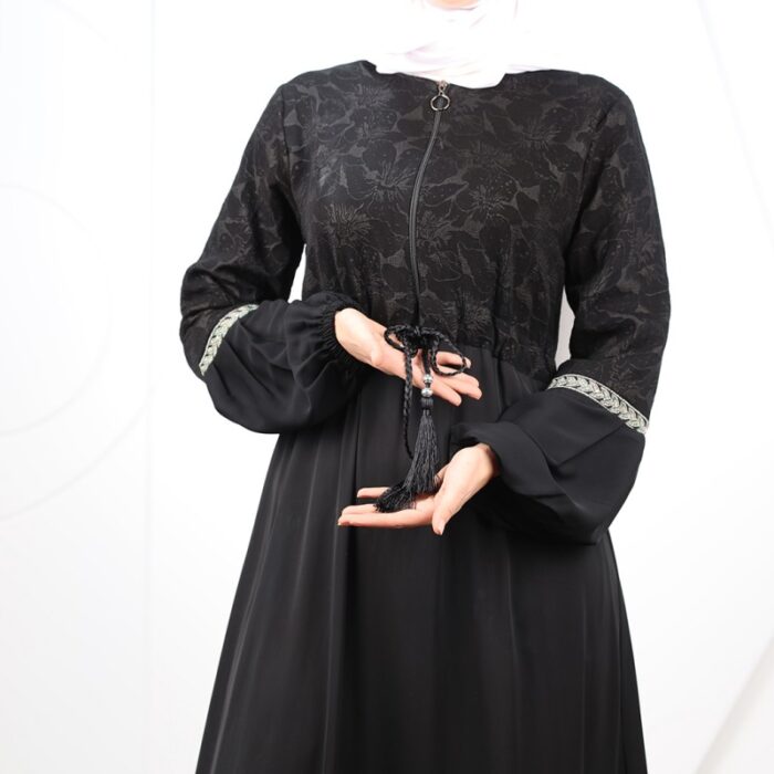 ⁦عباية بأكمام طويلة للنساء لون أسود⁩ - الصورة ⁦5⁩