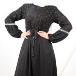 ⁦عباية بأكمام طويلة للنساء لون أسود⁩ - الصورة ⁦6⁩