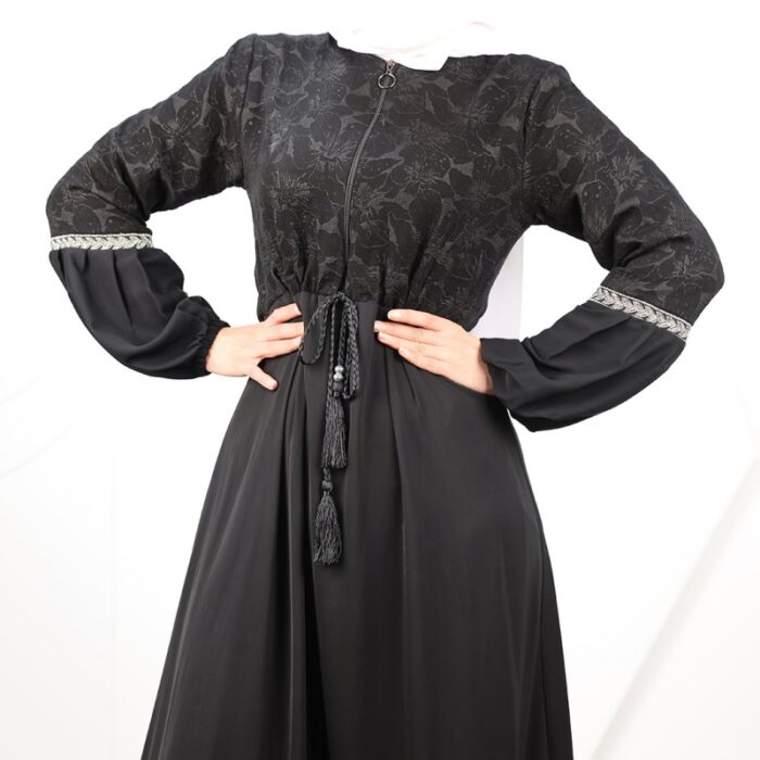 ⁦عباية بأكمام طويلة للنساء لون أسود⁩ - الصورة ⁦6⁩
