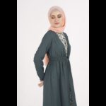 ⁦جاكيت بأكمام طويلة للنساء لون أخضر دوائر أسود⁩ - الصورة ⁦2⁩