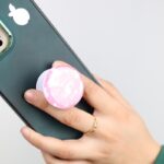 ⁦ستاند مقبض موبايل لاصق من 9 برو لون زهري⁩ - الصورة ⁦2⁩