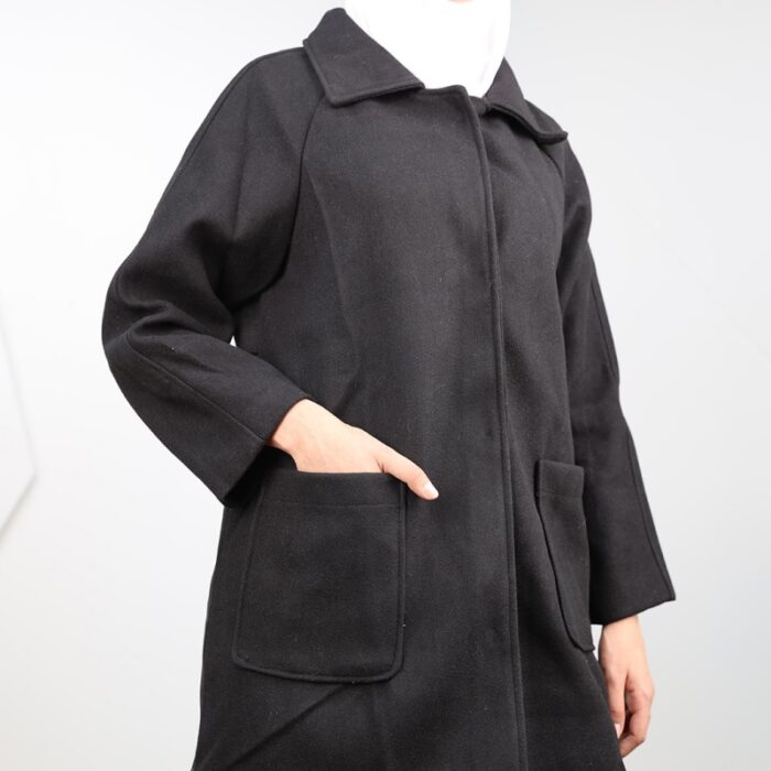 ⁦جاكيت شتوي جوخ طويل للنساء لون أسود⁩ - الصورة ⁦7⁩