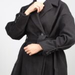 ⁦جاكيت شتوي جوخ للنساء لون أسود⁩ - الصورة ⁦5⁩