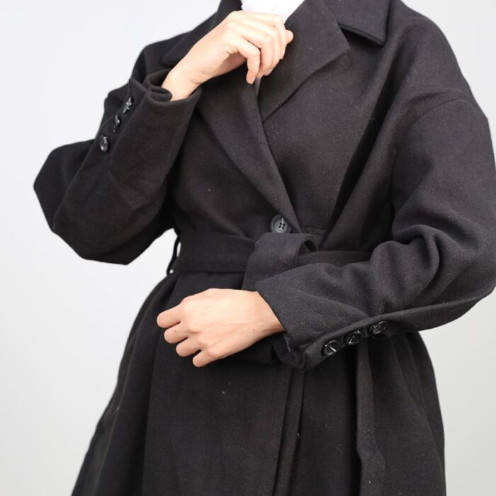 ⁦جاكيت شتوي جوخ للنساء لون أسود⁩ - الصورة ⁦5⁩