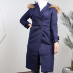 جاكيت شتوي جوخ طويل مع طاقية فرو بيج للنساء لون كحلي