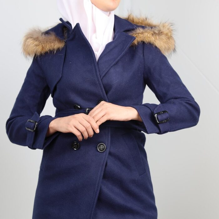 ⁦جاكيت شتوي جوخ طويل مع طاقية فرو بيج للنساء لون كحلي⁩ - الصورة ⁦8⁩