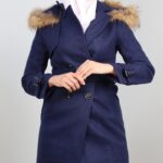 ⁦جاكيت شتوي جوخ طويل مع طاقية فرو بيج للنساء لون كحلي⁩ - الصورة ⁦9⁩