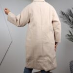 ⁦جاكيت شتوي جوخ طويل للنساء لون بيج فاتح⁩ - الصورة ⁦6⁩