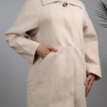 ⁦جاكيت شتوي جوخ طويل للنساء لون بيج فاتح⁩ - الصورة ⁦8⁩